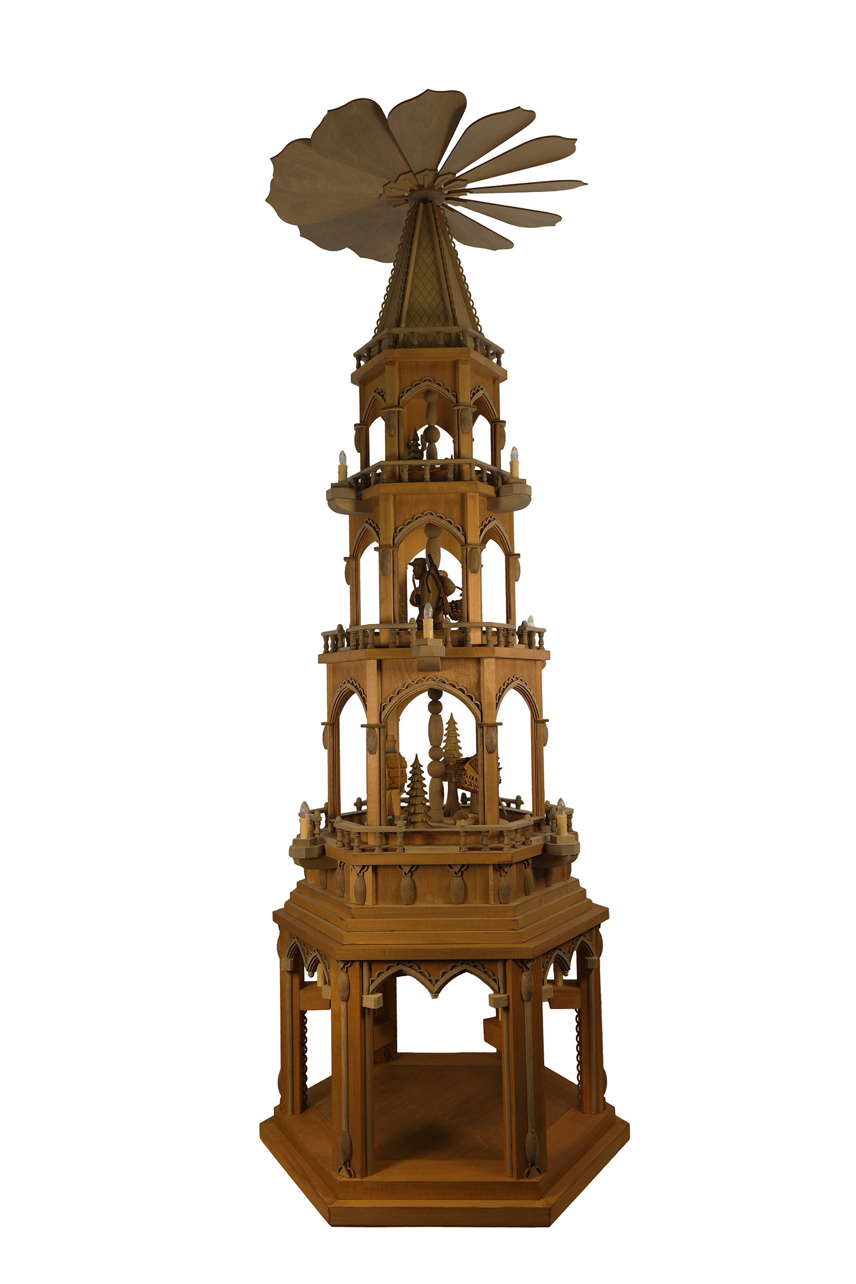 Figurenpyramide auf Unterstelltisch, Nr.: 13.100-E-16.300 | 2840,00 �