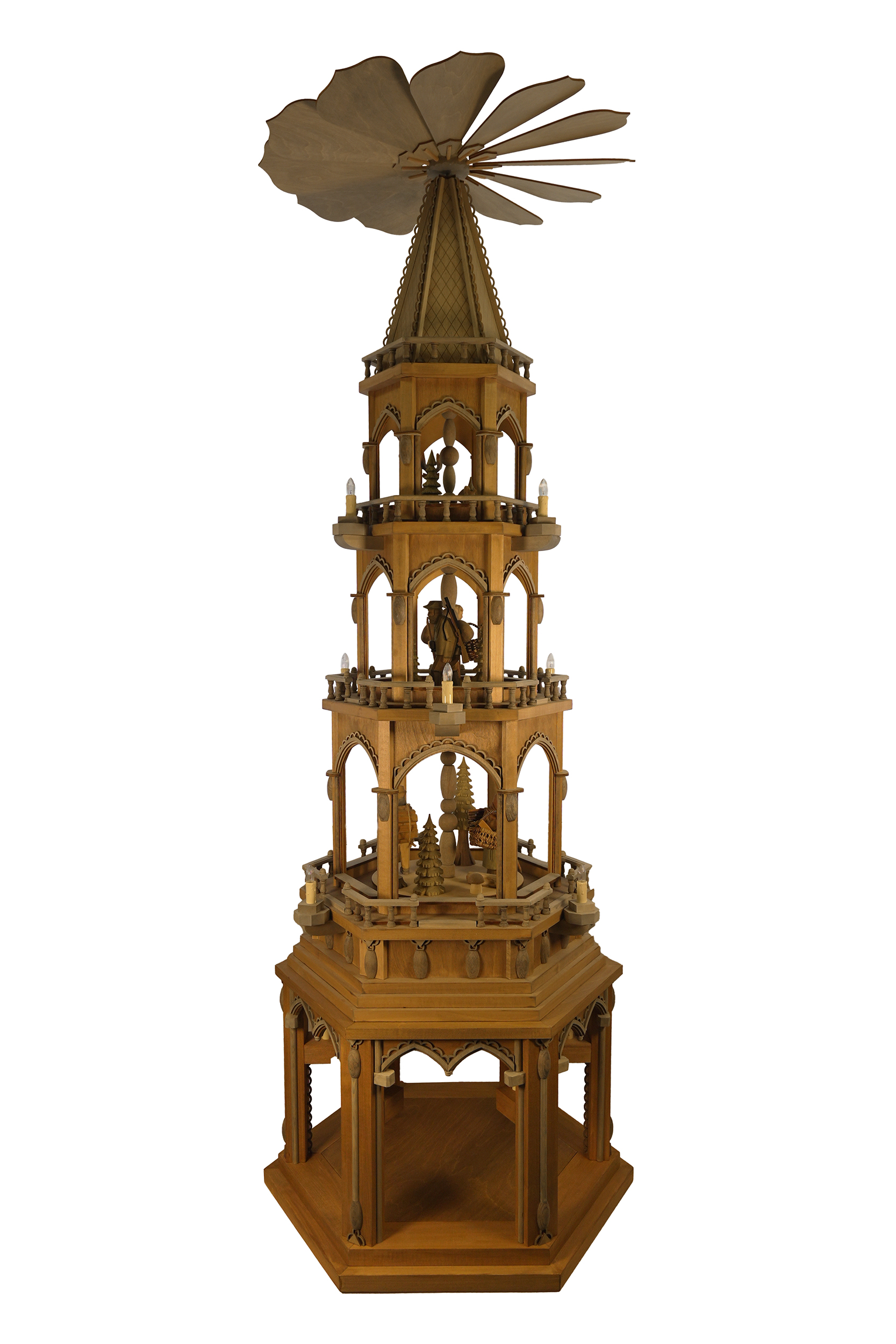 Figurenpyramide auf Unterstelltisch, Nr.: 13.100-E-16.300 | 2840,00 �